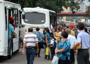 Catia se queda sin transporte público por falta de unidades