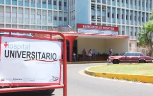 Pacientes, cadáveres, basura…  lo que baja por las escaleras del Hospital Universitario de Maracaibo (VIDEO)