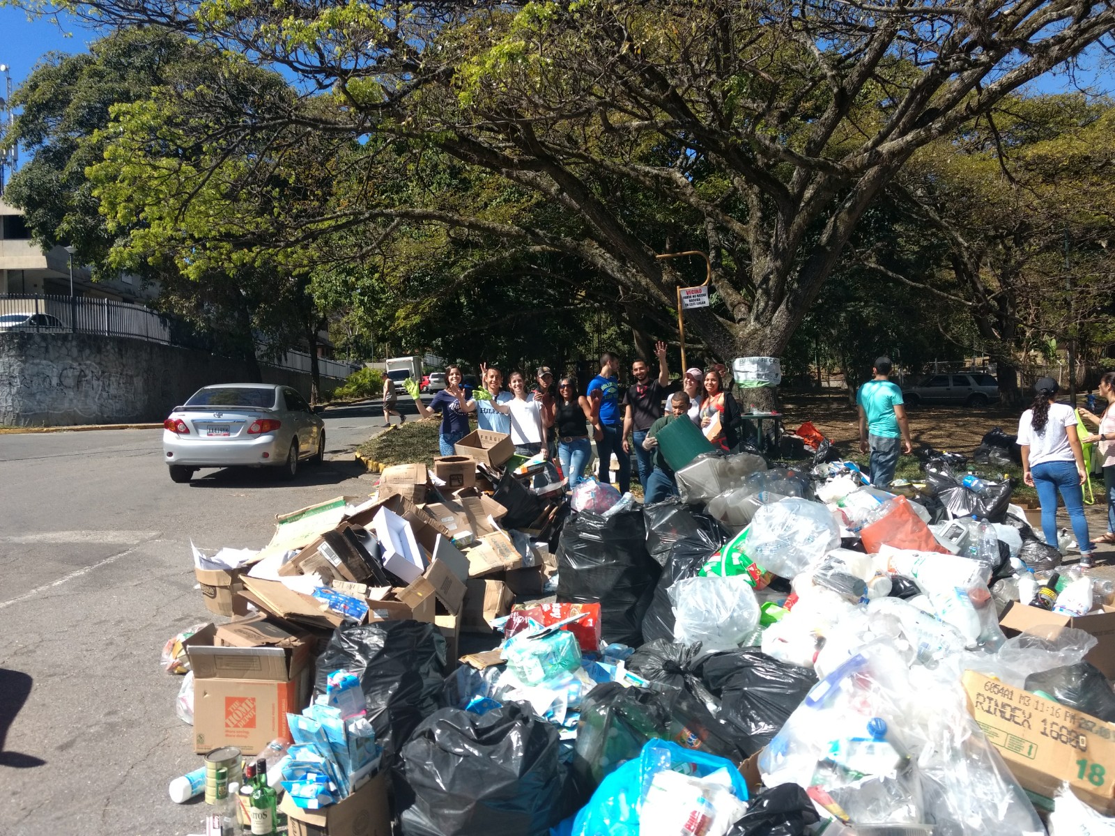 En la urbanización Prados del Este reciclan los desechos sólidos (fotos)