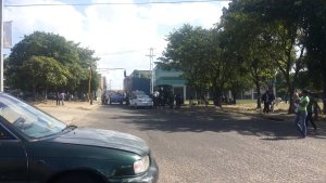 ¡El honor no se divisa! GNB y Policía se coordinan para asaltar a un camión en Bolívar (VIDEO)