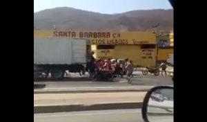 Saquearon un camión en la zona norte de Anzoátegui #9Ene (video)