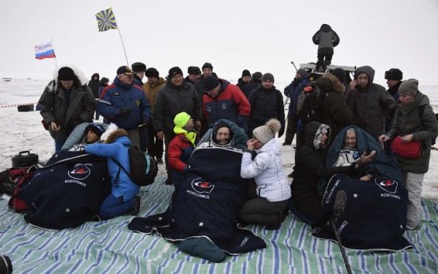 Dos astronautas de la NASA y un cosmonauta ruso regresaron a la Tierra el 28 de febrero de 2018, completando una misión de más de cinco meses a bordo de la Estación Espacial Internacional. Alexander Misurkin de la agencia espacial Roscosmos de Rusia y Mark Vande Hei y Joe Acaba de la NASA aterrizaron en la estepa al sureste de la ciudad de Dzhezkazgan en el centro de Kazajstán a la hora prevista de 0231 GMT. / AFP PHOTO / POOL / ALEXANDER NEMENOV