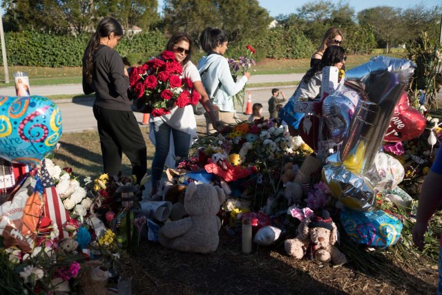 Well-wishers place flowers the day students and parents arrive for voluntary campus orientation at the Marjory Stoneman Douglas High School, for the coming Wednesday's reopening, following last week's mass shooting in Parkland, Florida, U.S., February 25, 2018. REUTERS/Angel Valentin NO RESALES. NO ARCHIVES