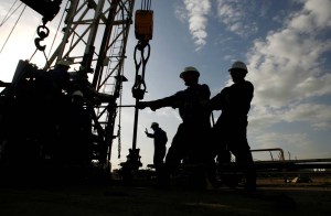 AIE: Producción petrolera de Venezuela caerá a niveles de los años 40