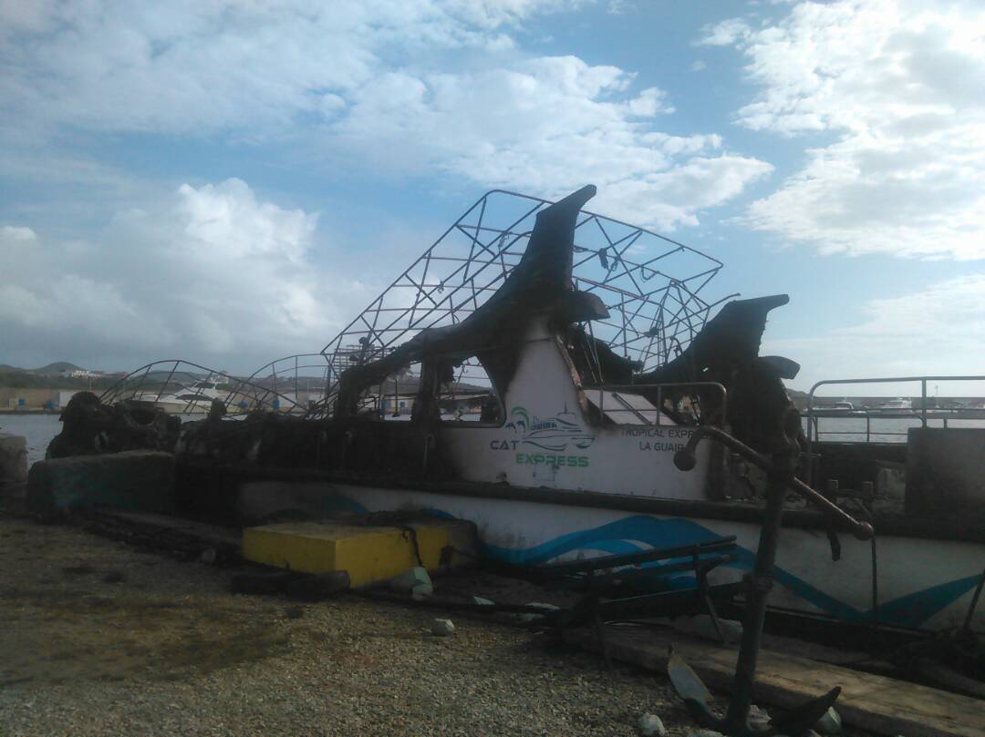 Así quedaron las embarcaciones luego del incendio en la Marina del Hotel Venetur