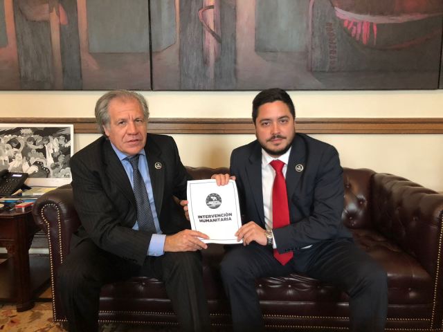  miembros de la organización internacional Resistencia Venezolana, junto a Luis Almagro