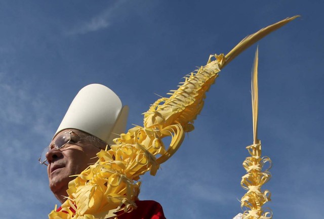 A cardinal arrives to attend the Palm Sunday Mass in Saint Peter's Square at the Vatican, March 25, 2018 REUTERS/Tony Gentile