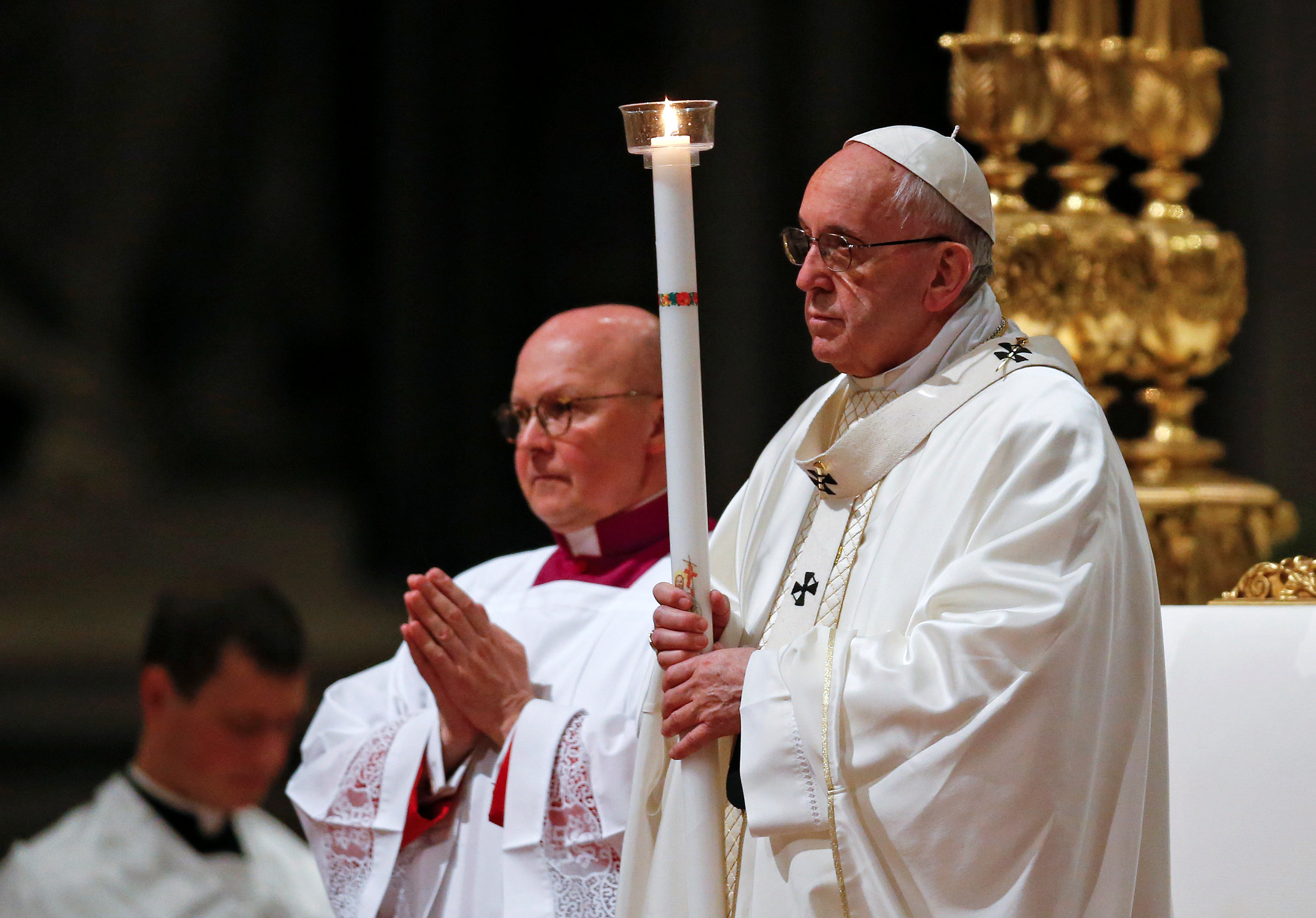 Vigilia Pascual: El papa pide a los cristianos generar caminos de dignidad (fotos)
