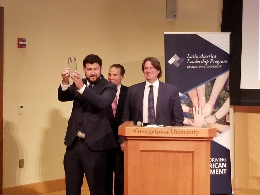 Universidad de Georgetown entregó el premio por liderazgo latino americano a David Smolansky