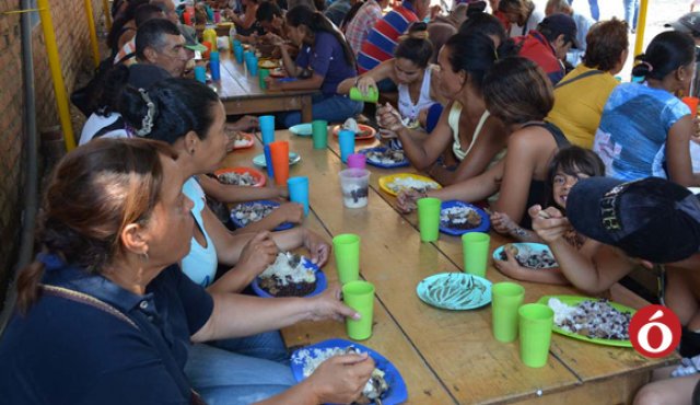 La diócesis católica de Cúcuta empezó con una olla comunitaria hace un año; hoy sirve diariamente unos 1.500 almuerzos. / Foto: Cortesía