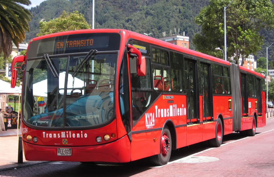 Alcaldesa de Bogotá planteó toque de queda ante paralización del TransMilenio