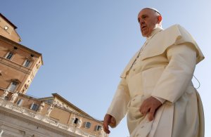 El papa Francisco sufrió una caída “pero está bien”