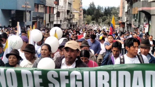 Cientos de personas plenaron las principales calles de la ciudad de Quito en demanda de paz (Foto: Nota de prensa)
