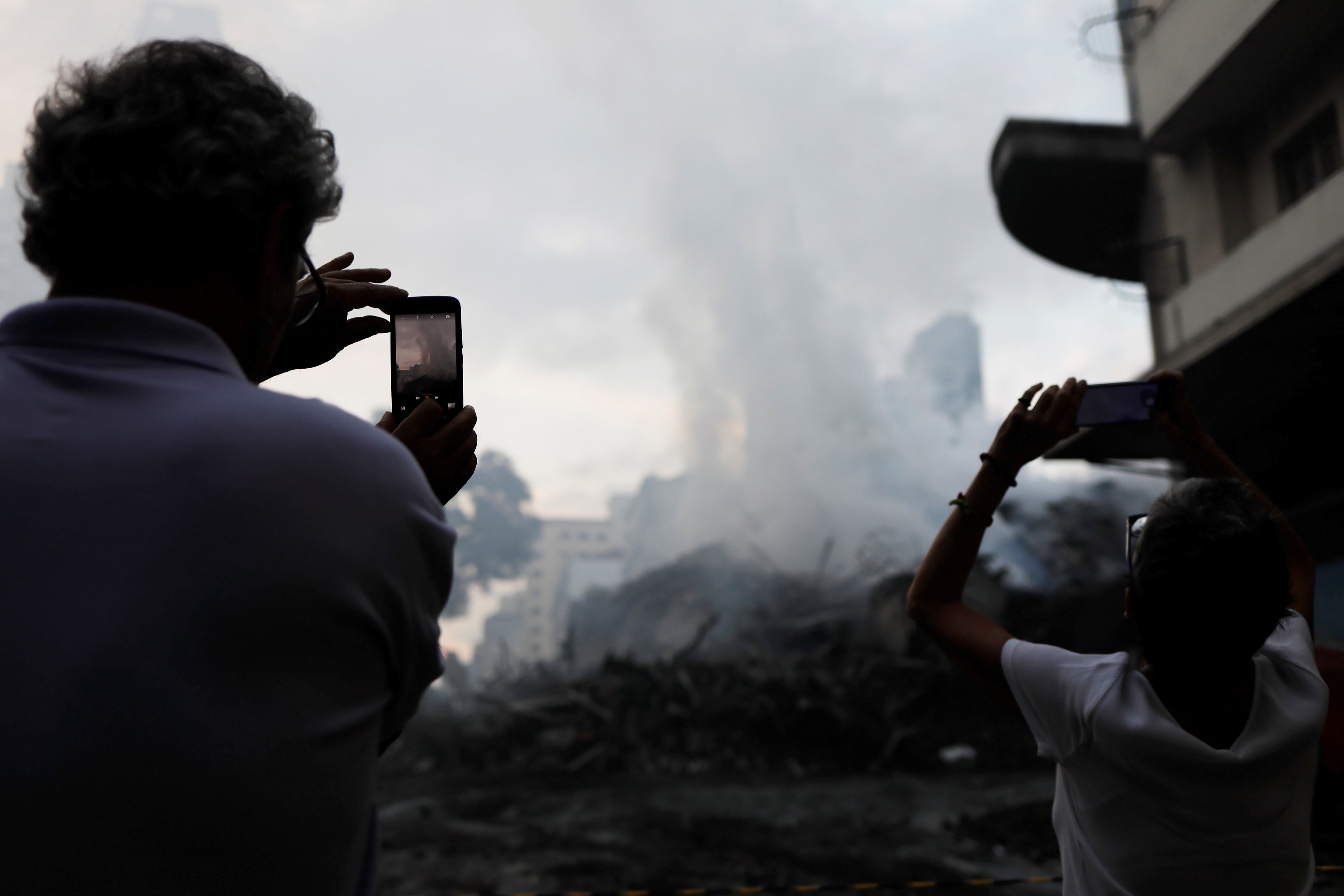Hay 44 desaparecidos por incendio y colapso de edifico en Sao Paulo