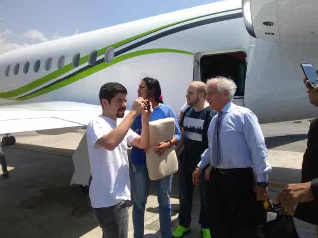 Foto: Joshua Holt y Tamara Caleño en libertad plena toman vuelo con destino a EEUU / Cortesía