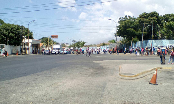 Protesta en Vargas por falta de transporte #25May