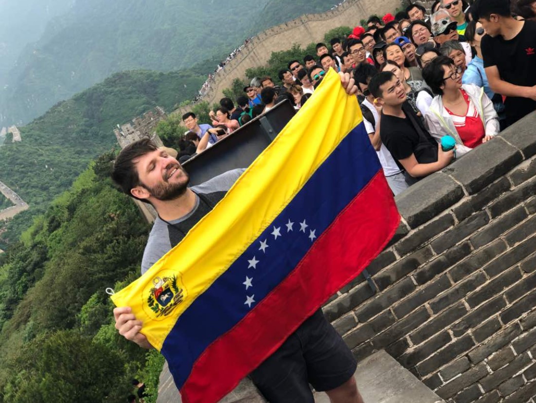 Desde la Muralla China hasta la Torre Eiffel, venezolanos rechazan el proceso ilegítimo del #20May