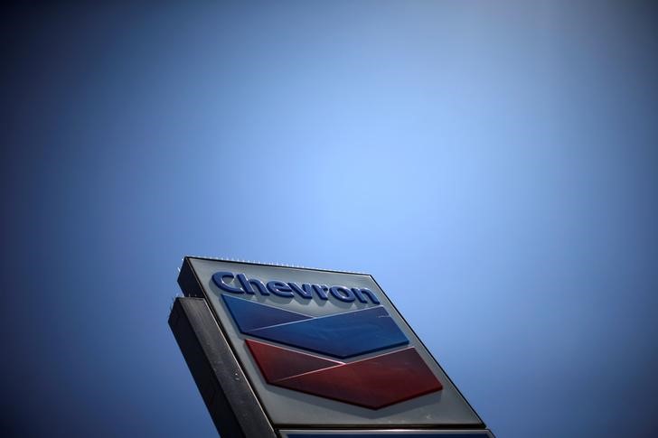 La administración de Trump está dividida sobre renovar la licencia de Chevron en Venezuela