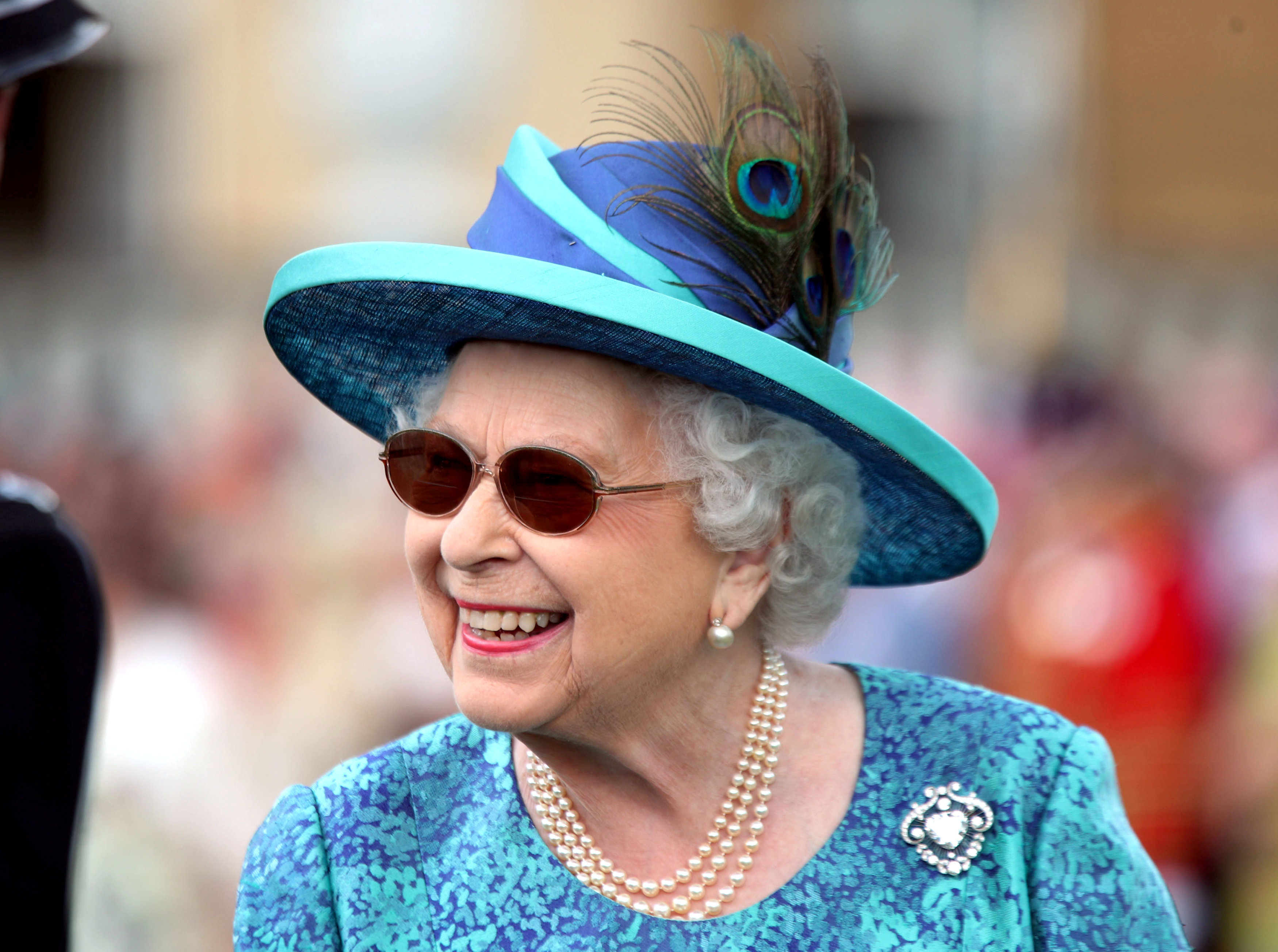 Isabel II suspende asistencia a un acto oficial por sentirse indispuesta