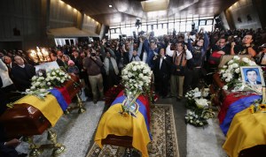 Ecuador despidió a equipo de prensa asesinado en Colombia con llamado a la paz