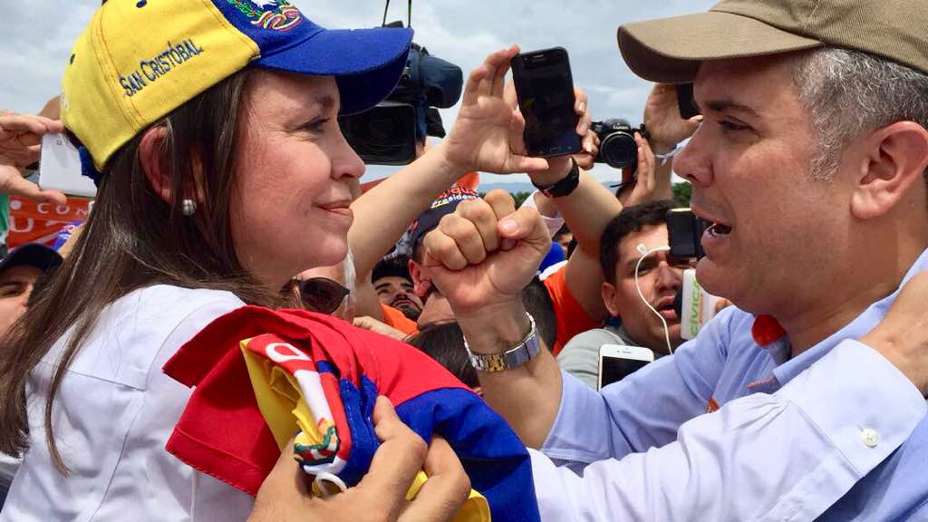 Machado se reúne en la frontera con Iván Duque y muestra su solidaridad con los emigrantes (FOTOS + VIDEOS)