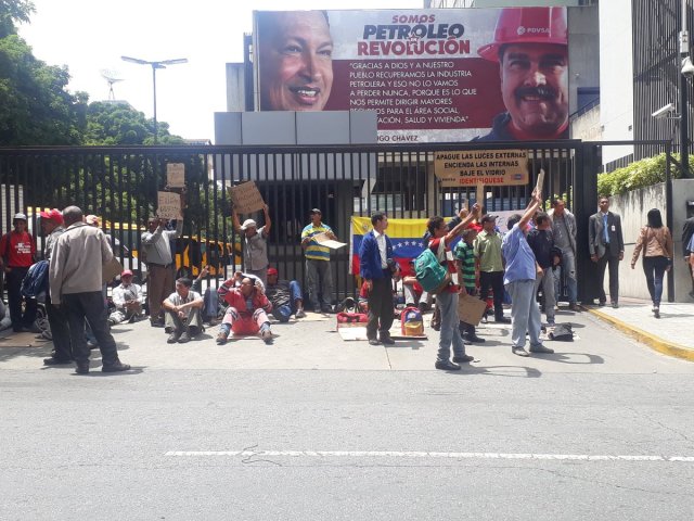 Foto: Trabajadores de Pdvsa inician huelga de hambre en La Campiña / @PedroELeal - twitter