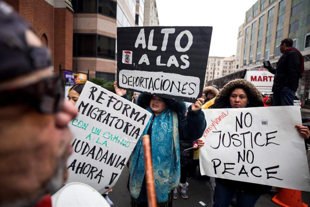 Detienen a 600 mujeres en manifestación contra políticas migratorias de Trump