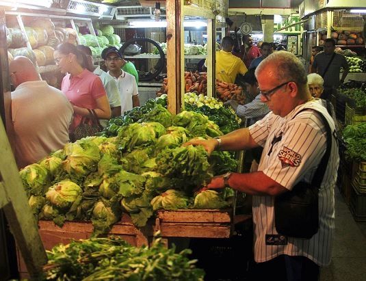 Los dobles precios en los mercados municipales agobian a los zulianos