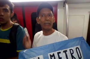Amenazaron al señor del papagayo en el Metro de Caracas