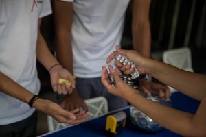 ¡Es un lujo enfermarse! Medicamentos en Venezuela llegan a costar más que un salario mensual (VIDEO)