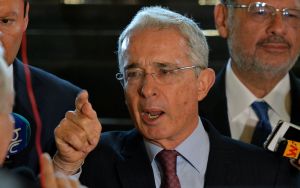 Álvaro Uribe anunció su retiro de la política en 2022