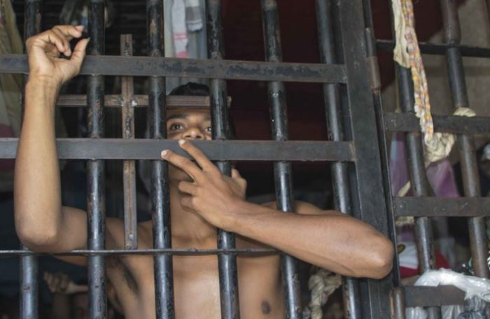 25 privados de libertad entre ellos algunos menores se fugaron de un retén en Barinas