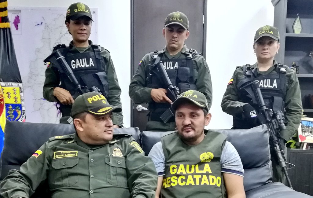 Rescatan en Colombia a un secuestrado que estaba amarrado a un árbol (videos)