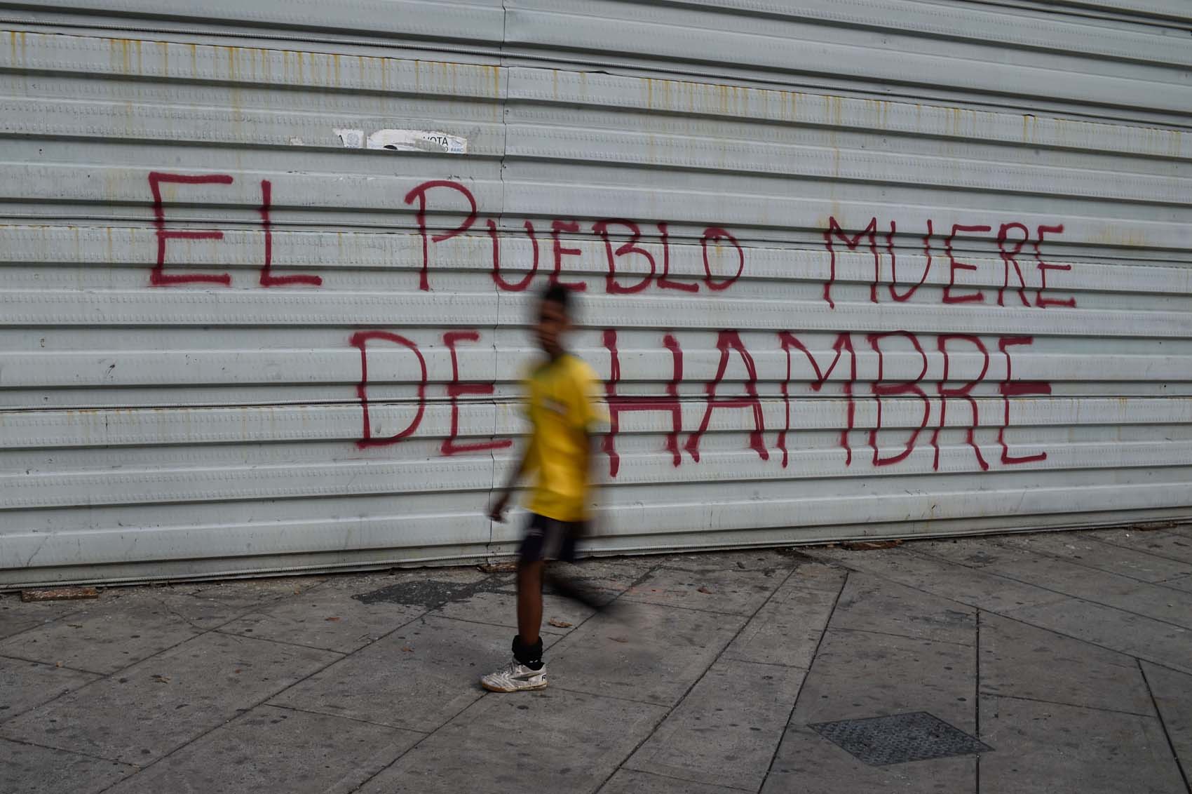Confundidos por las reformas de Maduro, los venezolanos temen más inflación