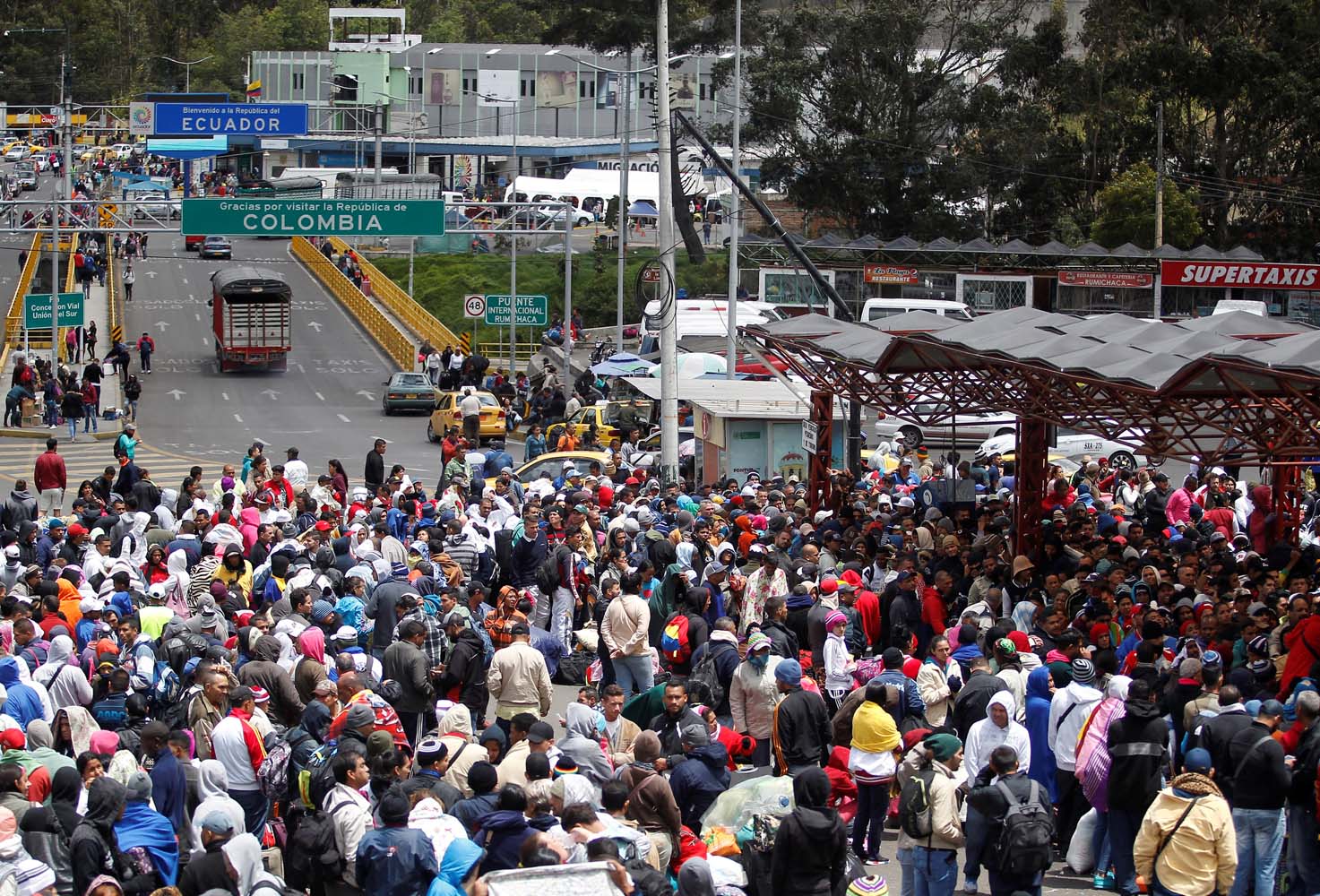 Más de cinco mil venezolanos entraron a diario en Ecuador durante este mes, según organización internacional