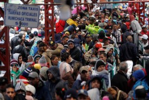 FOTOS: Venezolanos temen el cierre de las fronteras y huyen hacia Ecuador