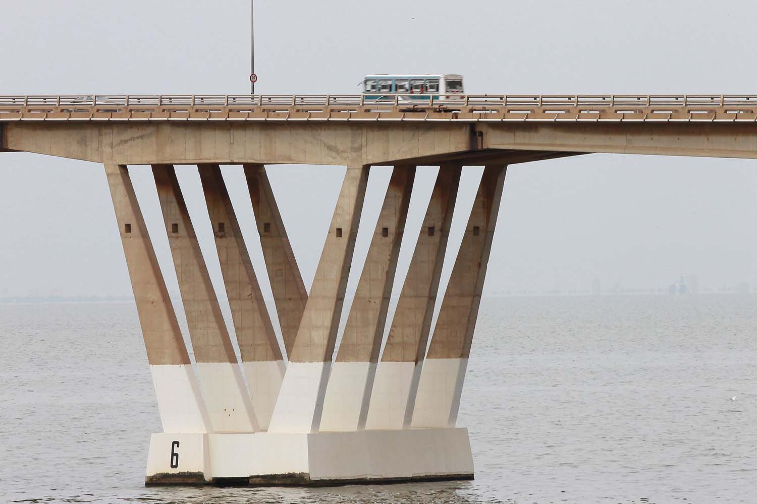 Incidente en puente gemelo de Génova empeora la crisis en Maracaibo