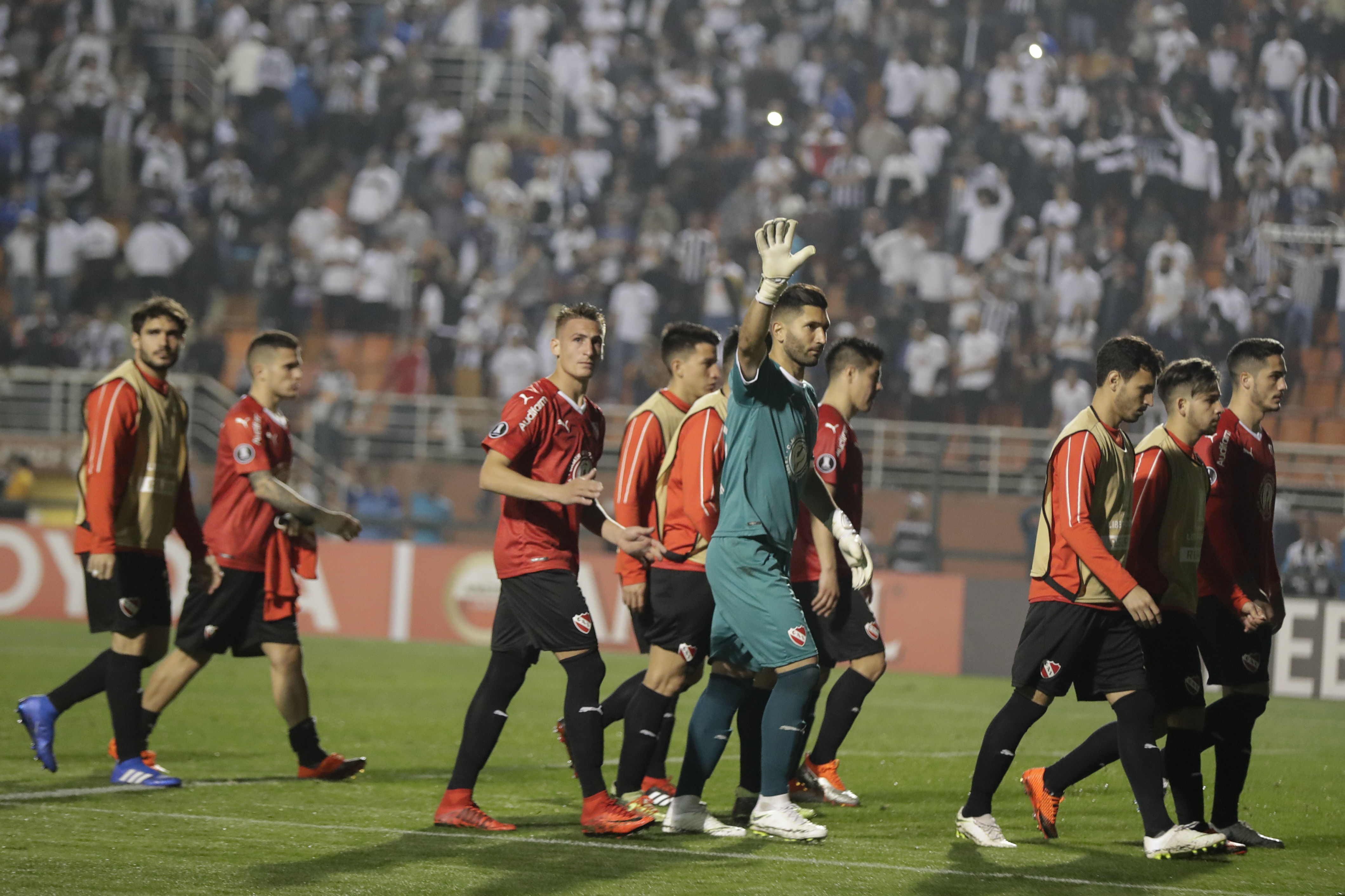 Independiente avanza a cuartos tras partido suspendido por incidentes en Copa Libertadores (Videos)