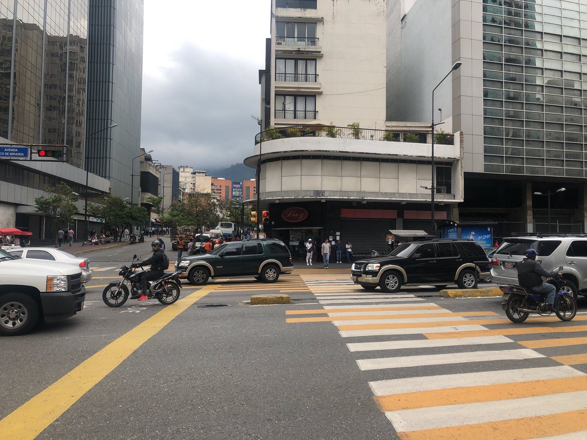 Varios comercios abiertos en el este de Caracas #21Ago (fotos)