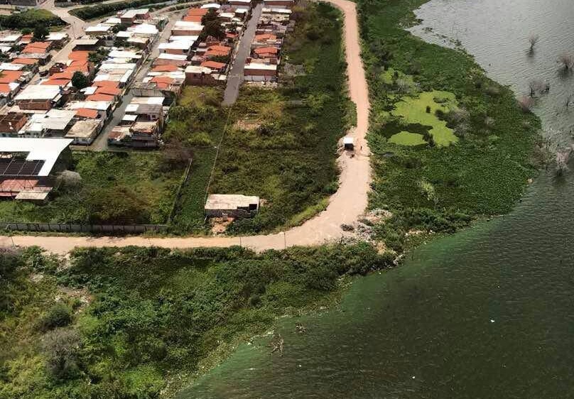 El Lago de Valencia también está a punto de superar la cota máxima (fotos y video)