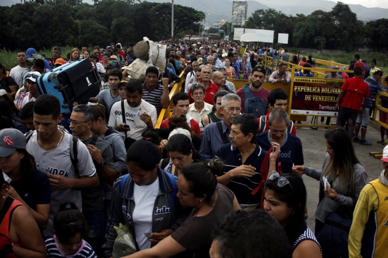 Canciller colombiano estima que los inmigrantes venezolanos podrían ascender a 4 millones para 2021