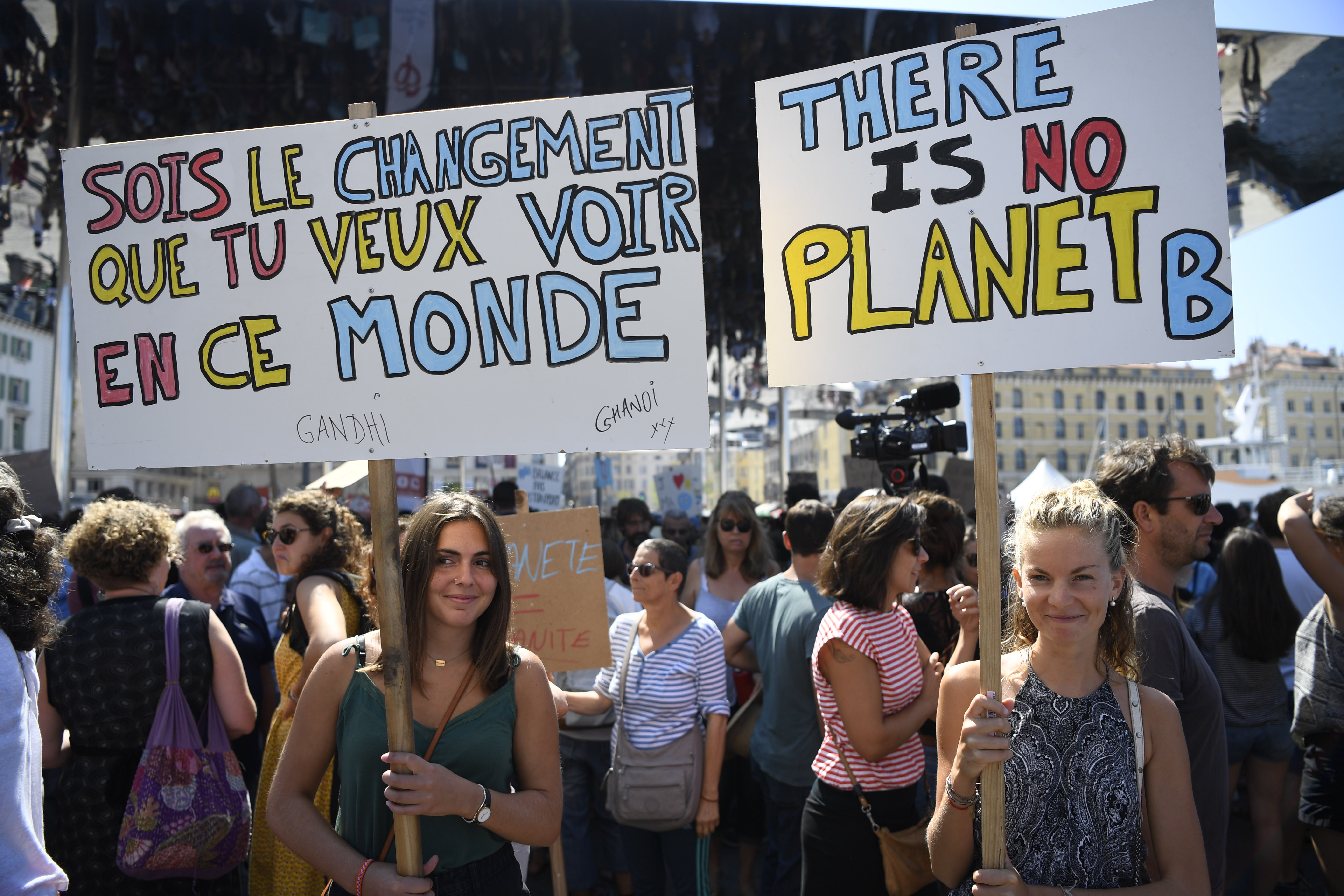 Protestas mundiales exigen atención global urgente ante el cambio climático (Fotos)