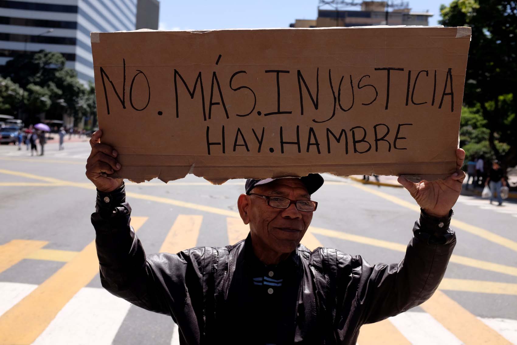 Pensionados vuelven a protestar y denuncian humillación por pagos