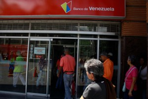 EN VIDEO: Locura en Banco de Venezuela en Bolívar por cobro de la pensión #3Sep