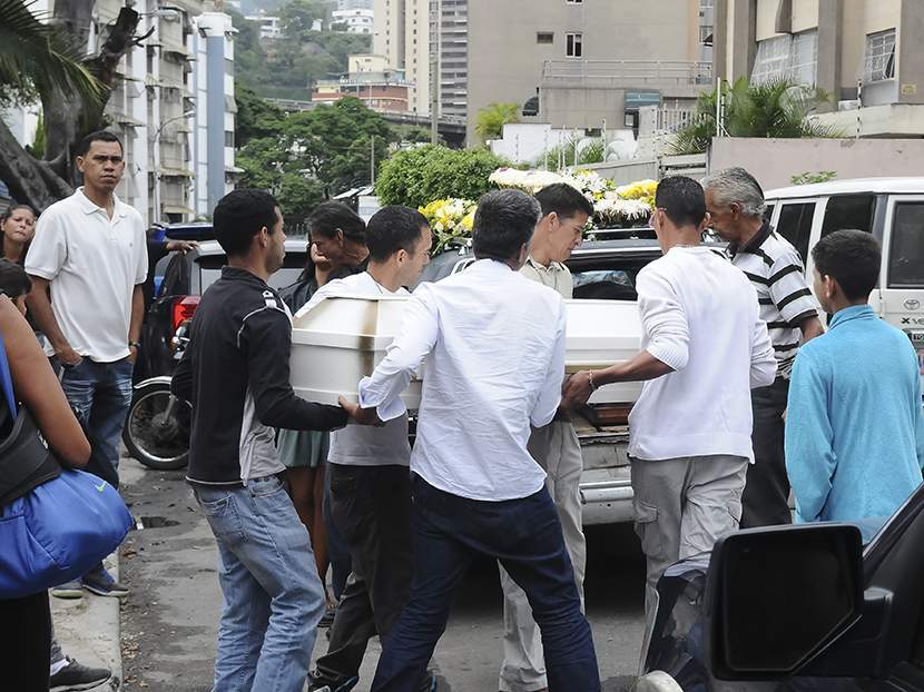 Buscan a joven de 17 años por asesinato y abuso sexual de su tía y una menor en San Agustín