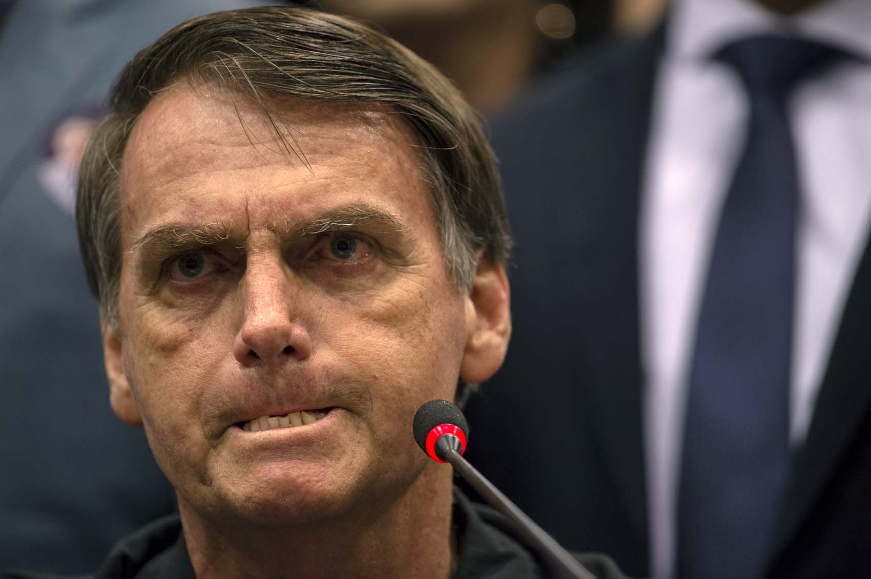 Bolsonaro nombra a un general en la reserva como ministro de Defensa