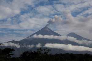 Volcán de Fuego vuelve a entrar en erupción en Guatemala