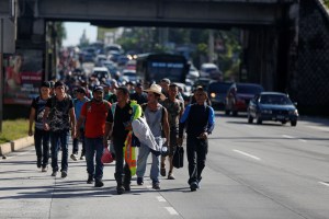 Autoridades salvadoreñas identifican a líderes de la caravana de migrantes