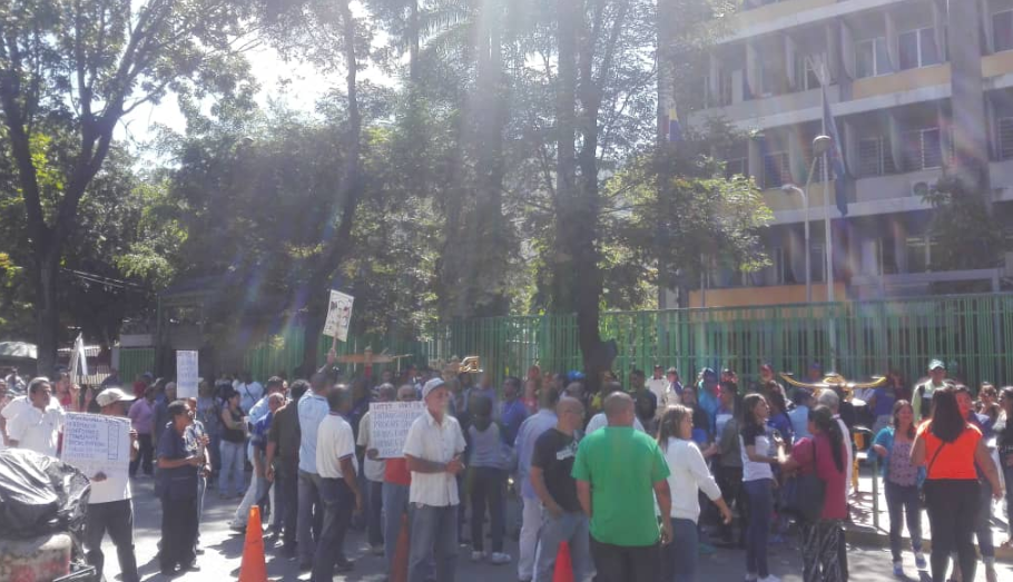 Trabajadores del IND protestaron contra la nueva tabla salarial #16Oct (Fotos)