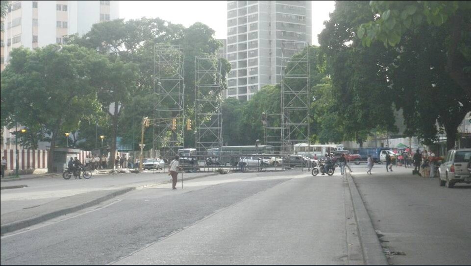 Hay plata para concierto del “Suena Caracas” en El Valle, pero no para recoger la basura (Fotos)